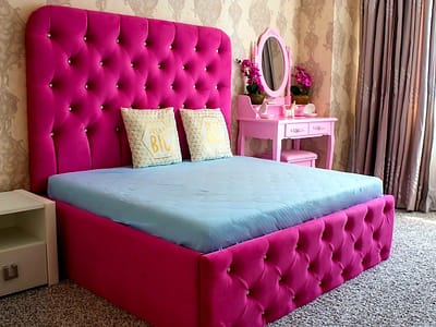 Model online în București